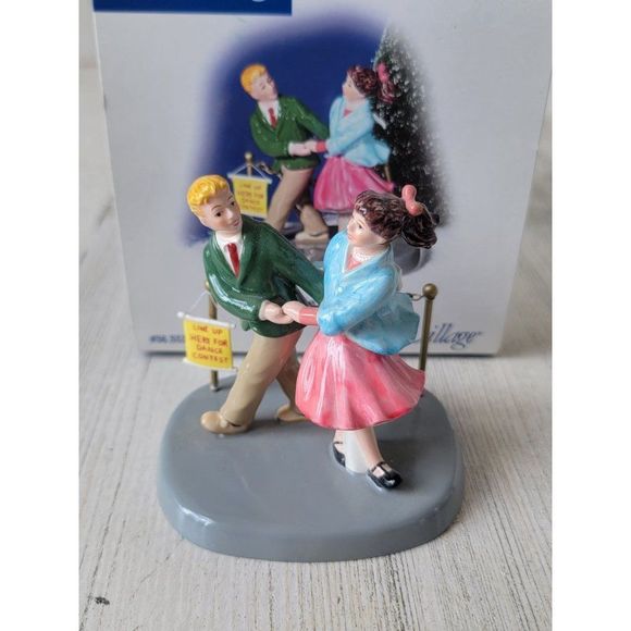 Dept 56 55251 we'll win for sure! Snow Village accessory Xmas - Picture 1 of 6